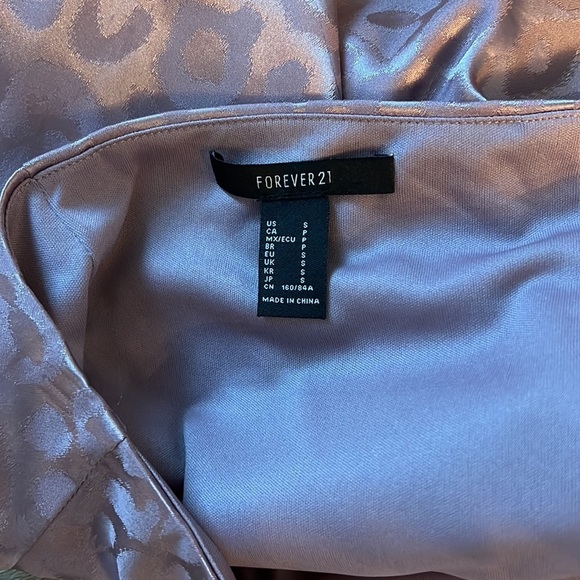 Forever 21 - Pink cheetah print skirt - size small - Picture 3 of 4